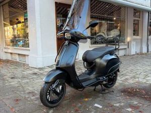 VESPA SPRINT S 50 | MATZWART | 8.904 KM | LUXE UITVOERING | — SCOOTERS | VESPA — MARKTPLAATS