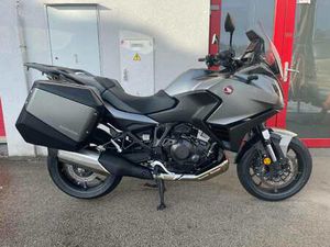 HONDA NT 1100 2022 8TKM 1.MAJITEL,SERVISKA,KUFRY