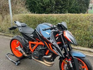 ② KTM SUPERDUKE 1290R 2024