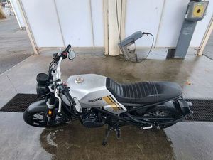 MOTO BRIXTON CROSSFIRE 500