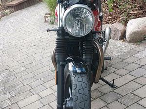 MOTORRAD TRIUMPH STREET 900