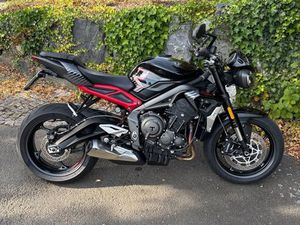 TRIUMPH STREET TRIPLE 765 R