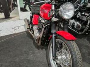 TRIUMPH THRUXTON 900