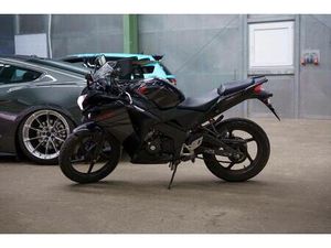 HONDA CBR125R JC50 – EZ 2016 – GEPFLEGT UND IDEAL FÜR ANFÄNGER