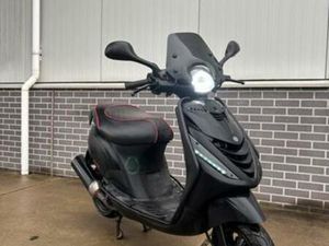 PIAGGIO ZIP | 50CC 4T | 2021 IGET | INJECTIE E5 — SCOOTERS | PIAGGIO — MARKTPLAATS