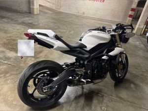 TRIUMPH STREET TRIPLE 675