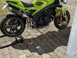 TRIUMPH SPEED TRIPLE 1050
