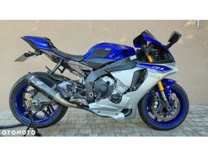 YAMAHA R1
