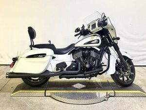 2019 INDIAN MOTORCYCLE® CHIEFTAIN DARK HORSE® THUNDER BLACK SMOKE