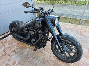 HARLEY DAVIDSON FAT BOY/ MAD BOY UMBAU BEI HARLEY IN DÜSSELDORF