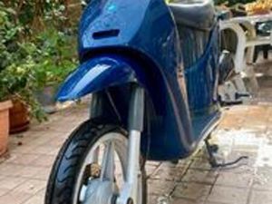 PIAGGIO FREE 50 BLU MOTORINO CON PARABREZZA