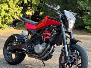 HUSQVARNA NUDA 900R OHNE ABS