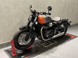 TRIUMPH BONNEVILLE BOBBER 1200