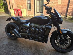 TRIUMPH ROCKET III 2458 R BLACK CUSTOM CRUISER PETROL MANUAL EURO 5 (167 PS) 2458 CC