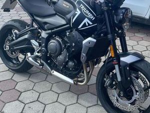 TRIUMPH TRIDENT 660 / SCHECKHEFTGEPFLEGT / GARANTIE BIS 10/25