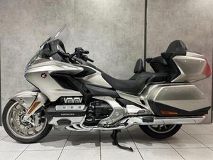 2025 HONDA GL1800 GOLDWING TOUR DCT - ONLY 902 MILES - STUNNING!