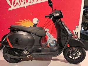 VESPA GTS SUPER SPORT 125 NERO