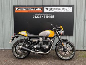 STUNNING ONE OWNER 2015/15 TRIUMPH STREET CUP MOTORCYCLE