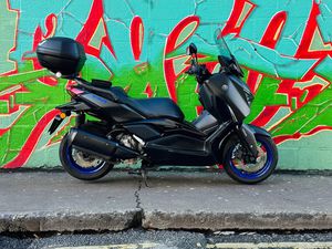 YAMAHA XMAX 300 2025