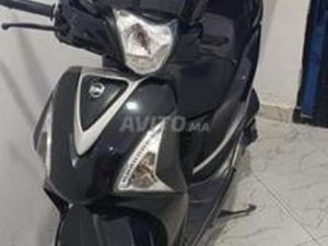 MOTO SYM ST 125 CC EN TRÈS BON ÉTAT, UTILISÉE PAR UNE SEULE PERSONNE