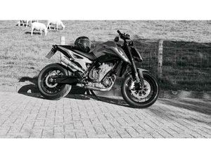 KTM DUKE 790