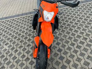 KTM 690 SMCR – SCHECKHEFTGEPFLEGT – LEOVINCE – TOP ZUSTAND