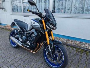 YAMAHA MT-09