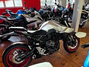 SUZUKI GSX-8S