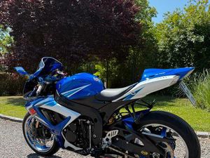 SUZUKI GSXR 750 BLAU WEIß