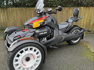 2025 CAN-AM RYKER 900 RALLY AUTOMATIC TRIKE - ONLY 300 MILES