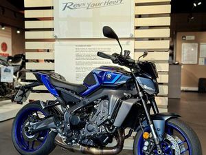 YAMAHA MT-09 VORFÜHRER HYPER NAKED BIKE + ZUBEHÖR