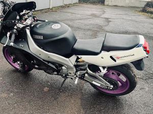 YAMAHA YZF 750R