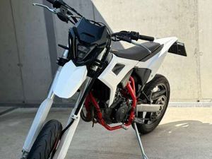 125 SUPERMOTO