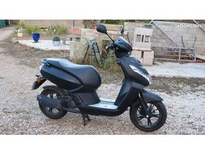 URGENT PEUGEOT SCOOTER KISBEE BLACK EDITION COMME NEUF