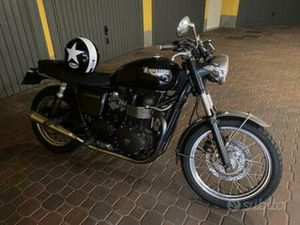 TRIUMPH BONNEVILLE 900 (2007)