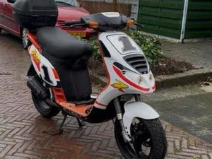 PIAGGIO NRG MC1 WATERGEKOELD — SCOOTERS | PIAGGIO — MARKTPLAATS