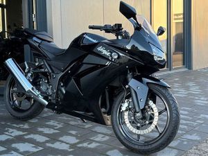 KAWASAKI NINJA 250 R *1. HAND, SCHECKHEFT GEPFLEGT*