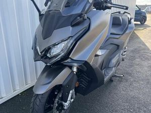 KYMCO AK PREMIUM 550