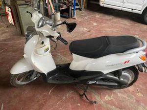WITTE NIMOTO ELEKTRISCHE SCOOTER - DEFECTE ACCU — SCOOTERS | SYM — MARKTPLAATS