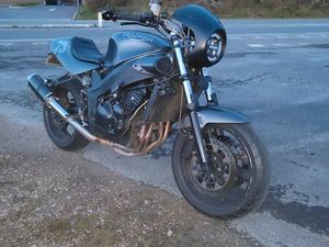 TRIUMPH SPEED FOUR CAFÉ RACER