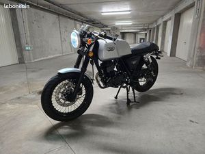 MASH - CAFÉ RACER 125