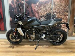 HUSQVARNA SVARTPILEN 801 - SOLO 6.914 KM