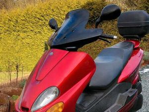 YAMAHA MAJESTY125 GEPFLEGTER ROLLER