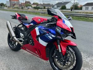 CBR 1000 RR-R FIREBLADE COMME NEUVE