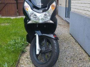② HONDA PCX 125 3058 KM + GRATIS RICHA MOTORJAS & HANDSCHOENEN