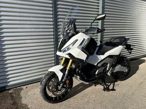 HONDA X-ADV 750 / MY 2025 / VIEL ZUBEHÖR !!