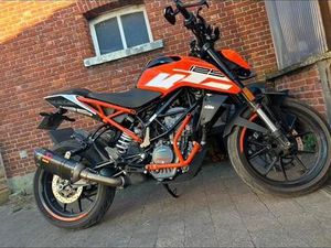 ② KTM DUKE 125 CC