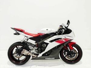 YAMAHA R6