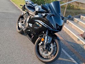 YAMAHA R7 SUPER SPORT, SCHWARZ, 48 GEDROSSELT BZW 73 PS, BJ 2023