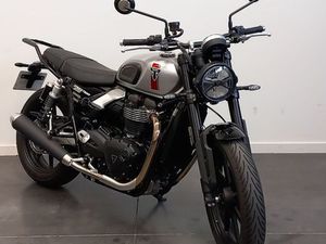 TRIUMPH SPEED TWIN 900